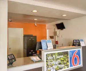 Photo 5 - Motel 6 Everett, WA - North