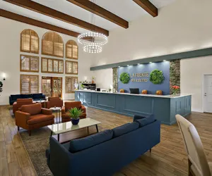 Photo 2 - La Fuente Inn & Suites