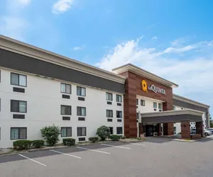 Photo 2 - La Quinta Inn by Wyndham Indianapolis Airport Executive Dr