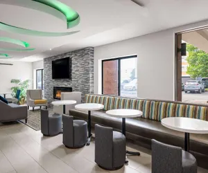 Photo 5 - La Quinta Inn by Wyndham Indianapolis Airport Executive Dr