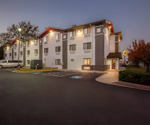 Photo 2 - Super 8 by Wyndham College Park Wash DC Area