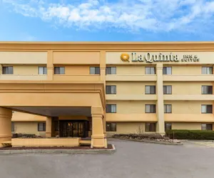 Photo 2 - La Quinta Inn & Suites by Wyndham Chicago Gurnee