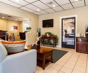 Photo 2 - Auburn House Hotel