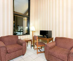 Photo 3 - Super 8 by Wyndham Riviera Beach West Palm Beach