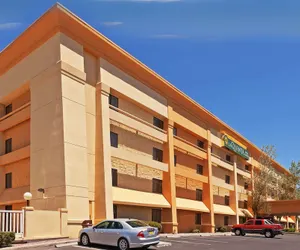 Photo 2 - La Quinta Inn & Suites by Wyndham El Paso West Bartlett