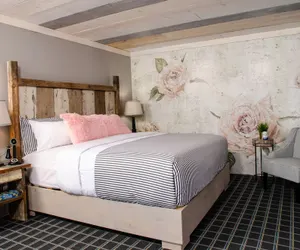 Photo 2 - Vintage Block Inn & Suites