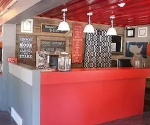 Photo 3 - Vintage Block Inn & Suites