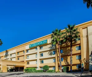 Photo 2 - La Quinta Inn & Suites by Wyndham Houston Baytown East