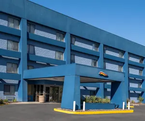 Photo 2 - Baymont by Wyndham Davenport