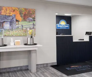 Photo 4 - Baymont by Wyndham Davenport