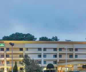 Photo 2 - La Quinta Inn & Suites by Wyndham Atlanta Roswell