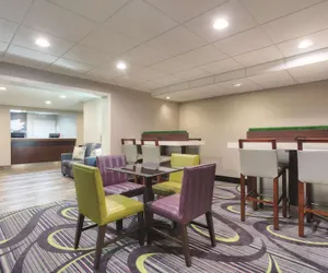 Photo 3 - La Quinta Inn & Suites by Wyndham Atlanta Roswell