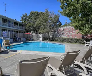 Photo 5 - Super 8 by Wyndham Walnut Creek