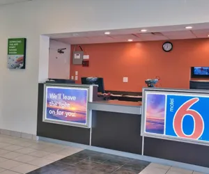 Photo 3 - Motel 6 Tallahassee, FL - Downtown