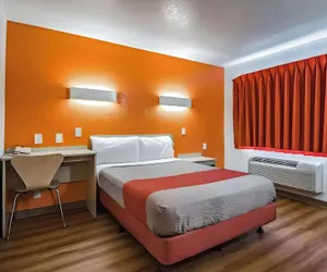 Photo 2 - Park Inn by Radisson, Salt Lake City Airport