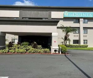 Photo 2 - La Quinta Inn & Suites by Wyndham Orlando South