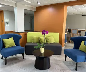 Photo 3 - La Quinta Inn & Suites by Wyndham Orlando South