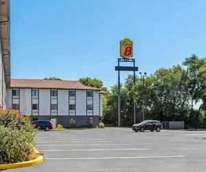 Photo 2 - Super 8 by Wyndham Terre Haute