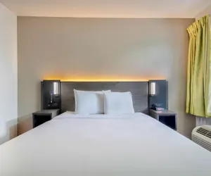 Photo 5 - Studio 6 San Antonio, TX - Medical Center