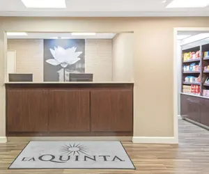 Photo 5 - La Quinta Inn & Suites by Wyndham Baton Rouge Siegen Lane