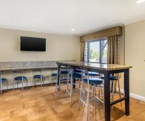 Photo 4 - Best Western Plus Pleasanton Inn