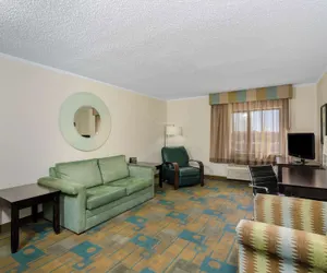 Photo 4 - Baymont by Wyndham Meridian