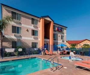 Photo 2 - Fairfield Inn Santa Clarita Valencia