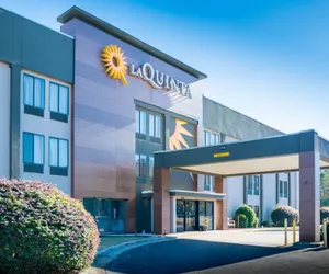 Photo 2 - La Quinta Inn & Suites by Wyndham Fayetteville I-95