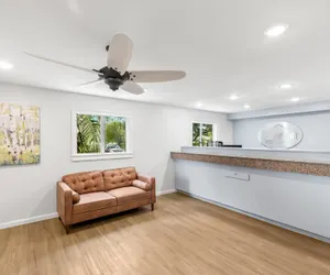 Photo 4 - Suburban Studios Lakeland North I-4