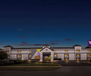 Photo 2 - Spark by Hilton Wichita East