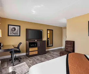 Photo 5 - Best Western Plus Newark Airport West