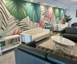 Photo 3 - Collins Hotel