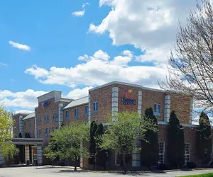 Photo 2 - Comfort Inn & Suites Grafton - Cedarburg