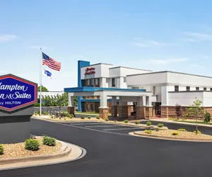 Photo 2 - Hampton Inn & Suites Springfield, MO