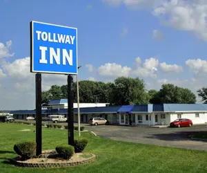 Photo 2 - Tollway Inn of Beloit