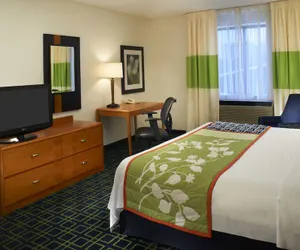 Photo 2 - Fairfield Inn and Suites by Marriott Indianapolis East