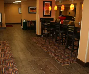 Photo 3 - Hampton Inn Youngstown-North