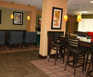 Photo 4 - Hampton Inn Youngstown-North