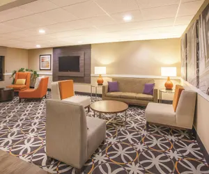 Photo 4 - La Quinta Inn & Suites by Wyndham Mechanicsburg - Harrisburg