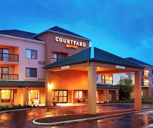 Photo 2 - Courtyard by Marriott Cleveland Airport North