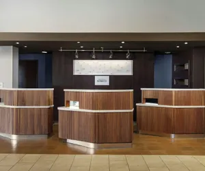 Photo 2 - Courtyard by Marriott Chicago Midway Airport
