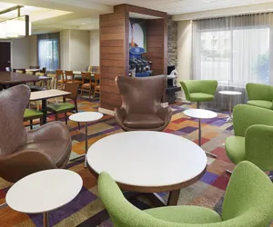 Photo 3 - Fairfield Inn and Suites by Marriott Chicago Midway Airport