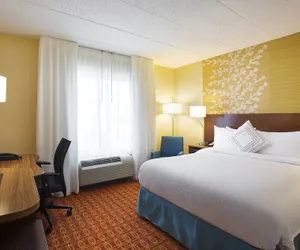 Photo 5 - Fairfield Inn and Suites by Marriott Chicago Midway Airport