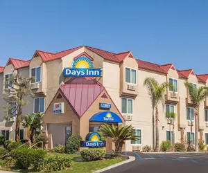 Photo 2 - Days Inn by Wyndham Carlsbad