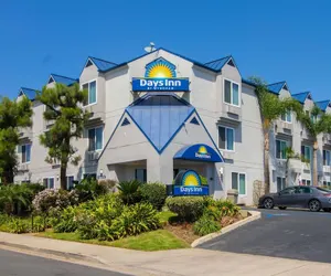 Photo 2 - Days Inn by Wyndham Carlsbad