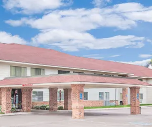 Photo 2 - Ramada by Wyndham Hancock Waterfront