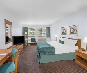 Photo 5 - Ramada by Wyndham Hancock Waterfront