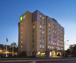 Photo 2 - Holiday Inn Express & Suites Boston - Cambridge, an IHG Hotel