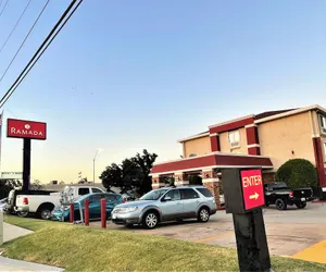 Photo 2 - Ramada by Wyndham Oklahoma City Airport North