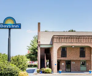 Photo 2 - Days Inn by Wyndham Tappahannock